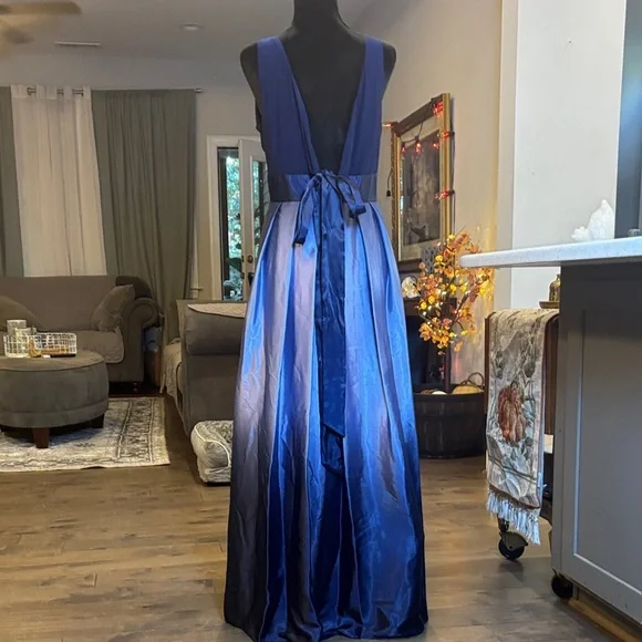 SLNY ombre Blue Sleeveless Gown - Picture 6 of 10